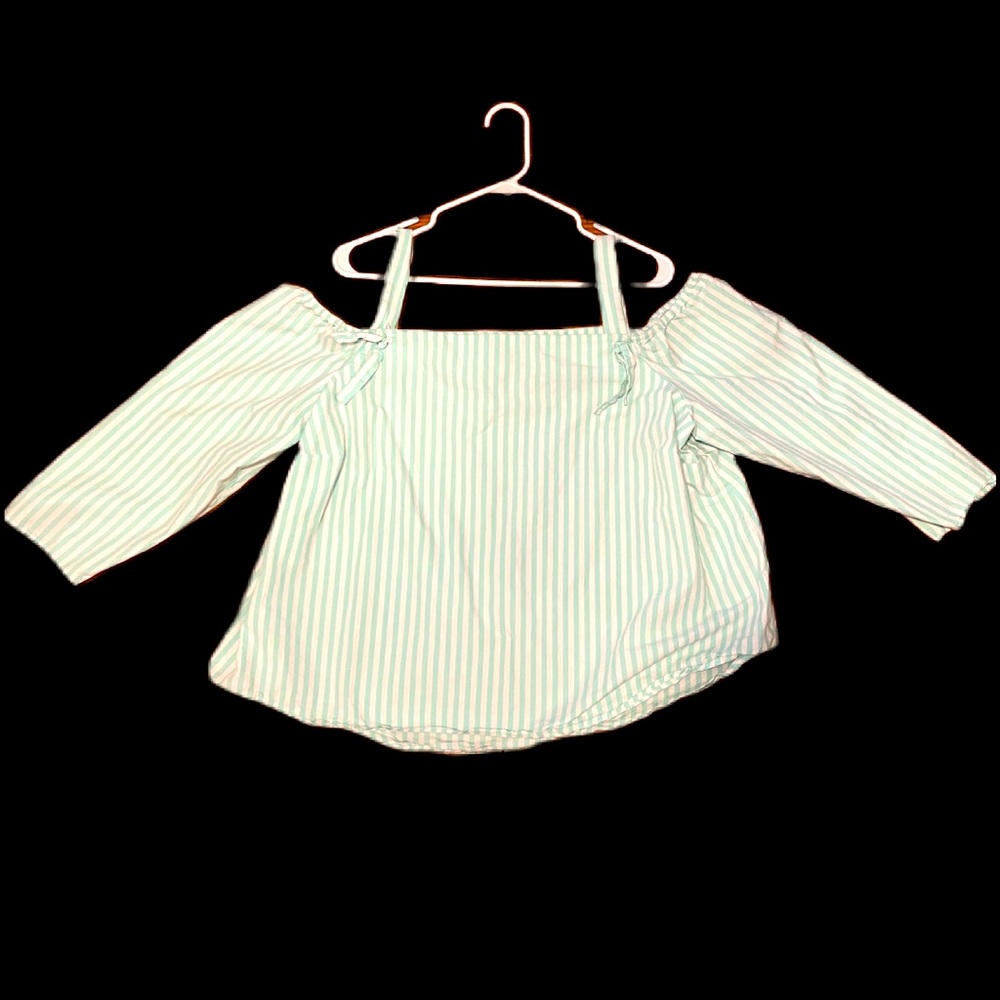 Cute, off the shoulder top!